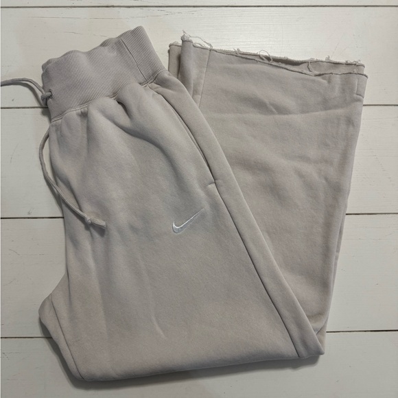 Nike Wide Leg Sweatpants - Picture 1 of 4
